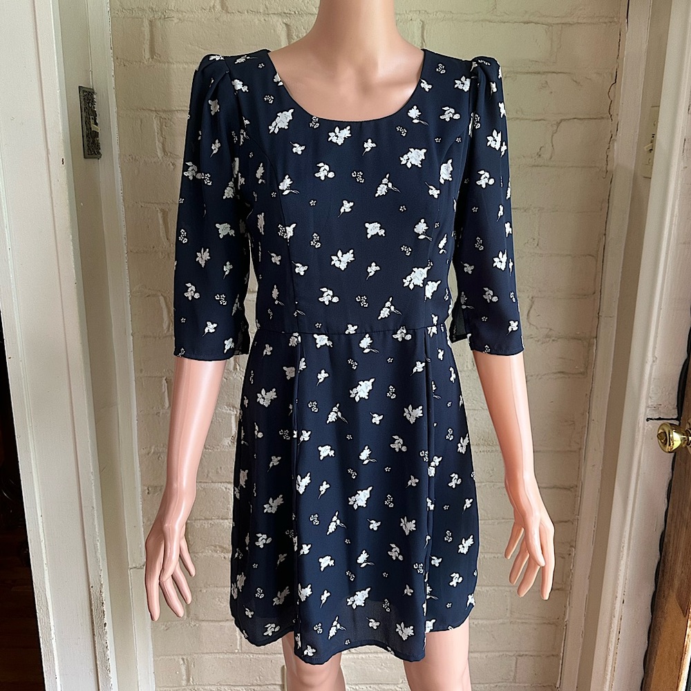 Trixxi size medium navy dark blue and cream floral formal summer dress